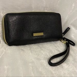 Steve Madden Women’s Black Zip Around Boxed Wristlet Clutch Organizer Wallet
